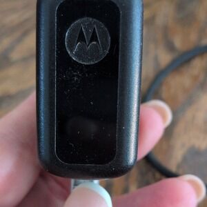 Motorola Micro-USB Wall Charger SKN5004A Black with‎ Charging Cable